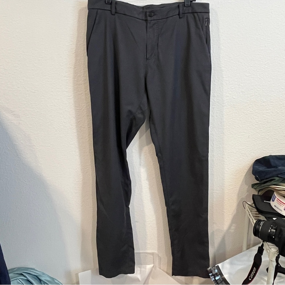 Lululemon men’s gray athletic athleisure slacks size 36 gray with red accents